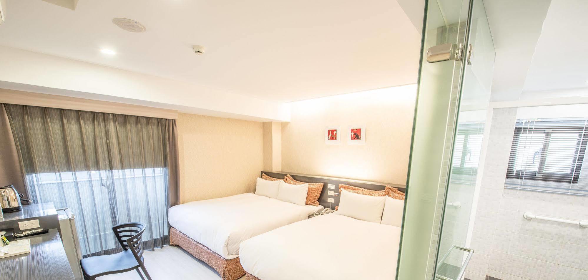 Wecan Hotel Kaohsiung Bagian luar foto