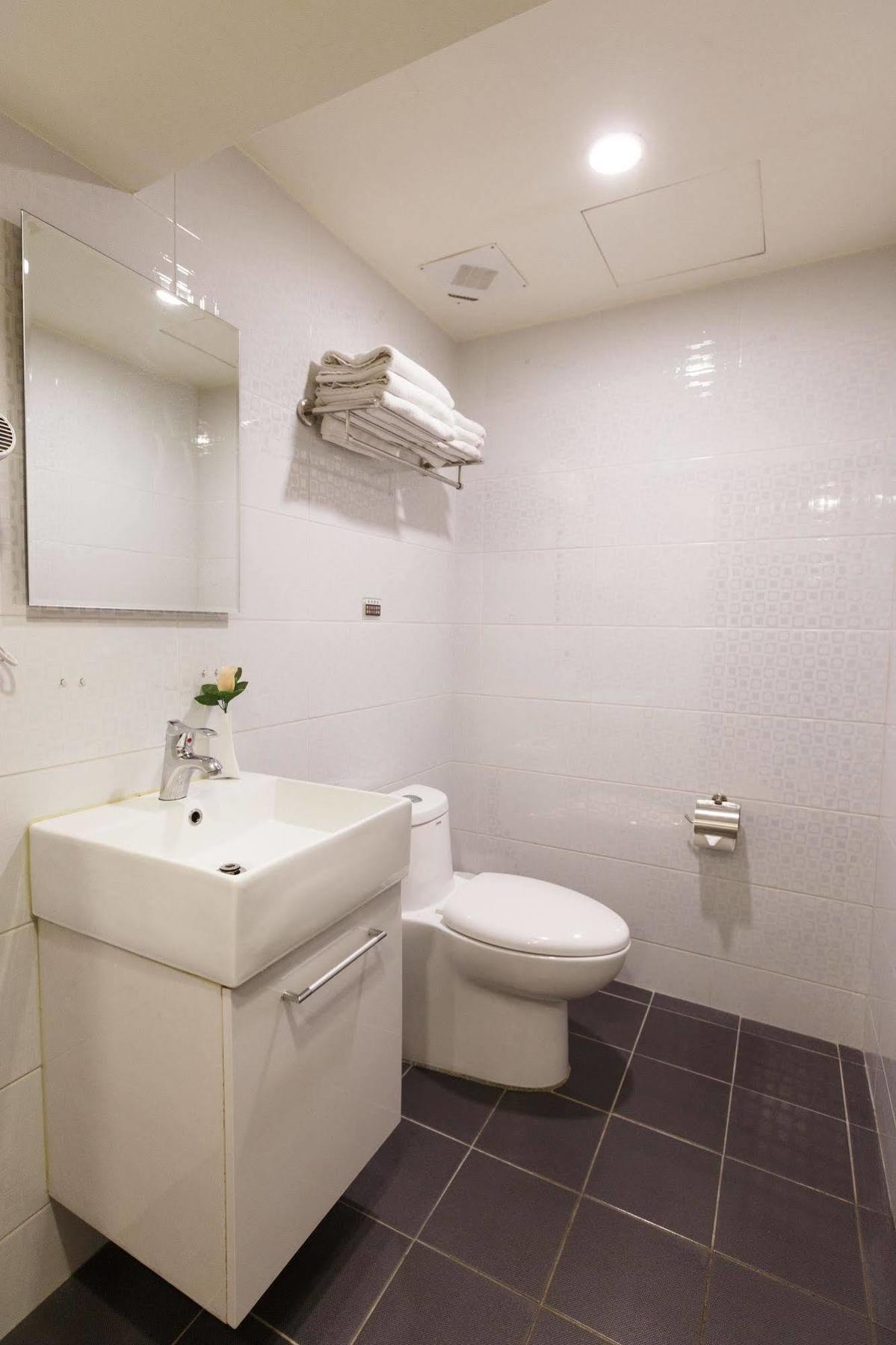 Wecan Hotel Kaohsiung Bagian luar foto