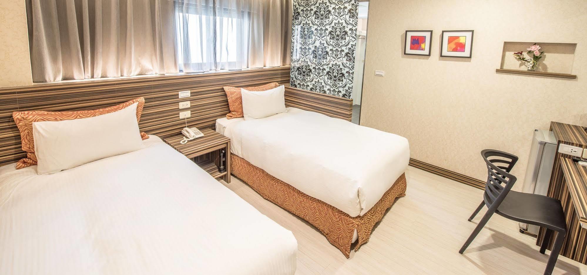 Wecan Hotel Kaohsiung Bagian luar foto