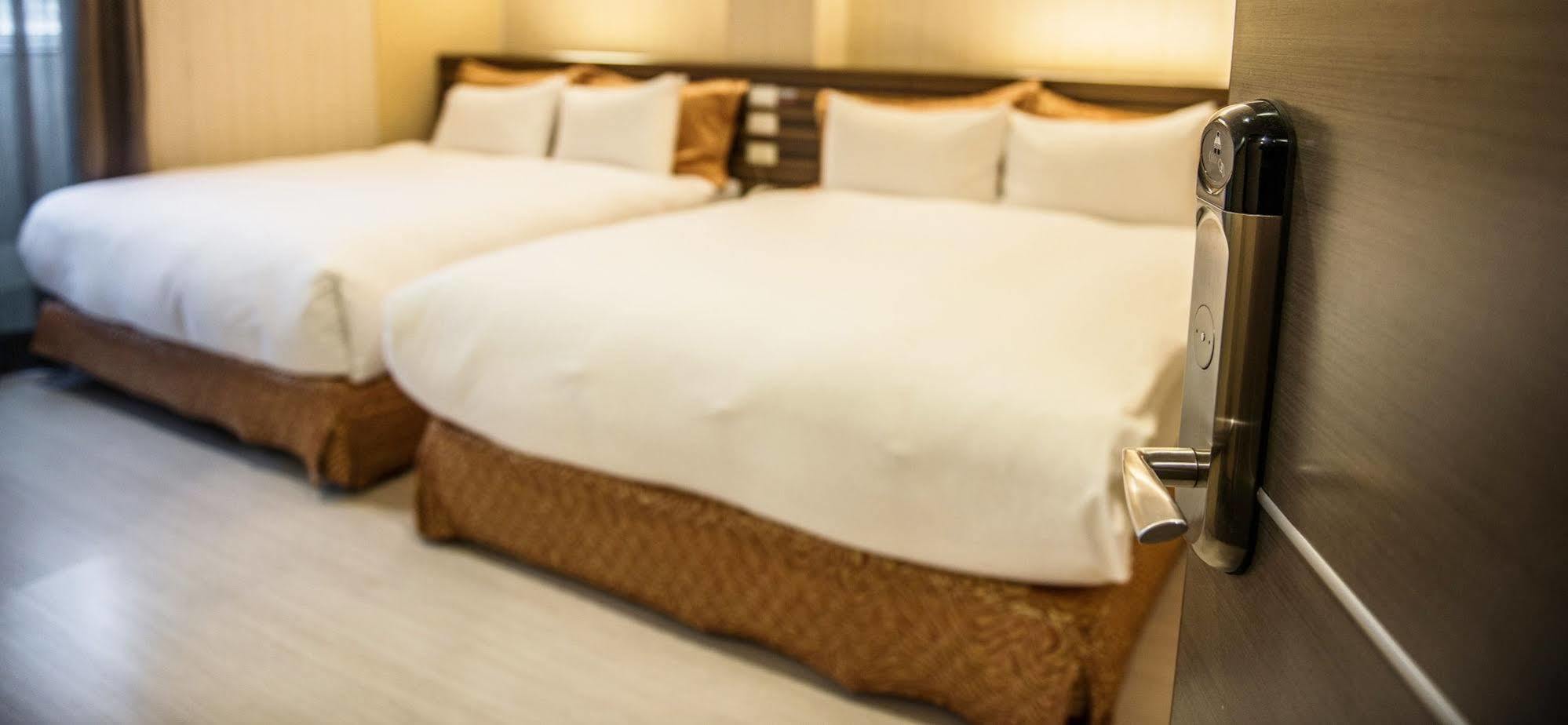 Wecan Hotel Kaohsiung Bagian luar foto